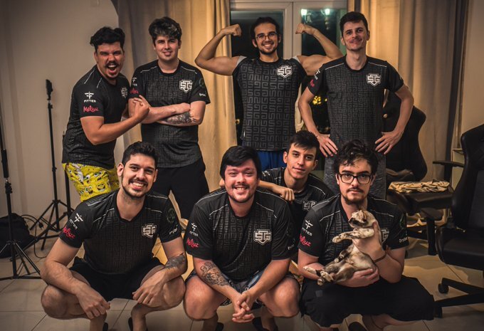 An image of SG Esports' Dota 2 roster.