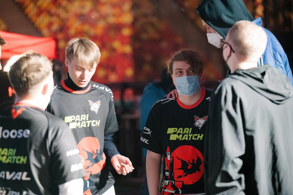 Virtus.Pro dominated the online season, but did not show up on LAN. This is an image of Virtus.Pro at TI10.