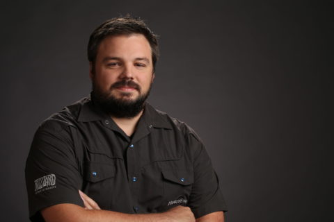 Diretor Ben Lee deixa Hearthstone para trabalhar em jogo não anunciado; novos tipos de cards e personagem importante em 2022