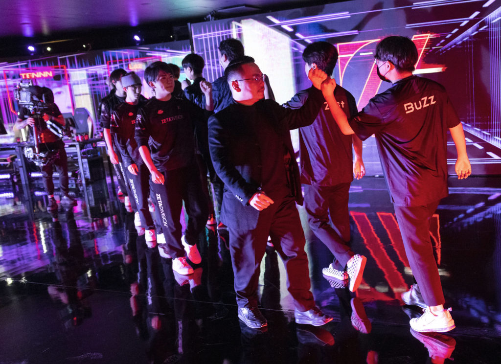 Zeta Division and DRX fist-bumping after the intense series