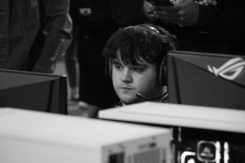 Call of Duty Challengers unable to get team passes to first Open event of the season 4 WarDy may not be in action in Raleigh because of the team pass scalping. Image via Ant Stonelake.